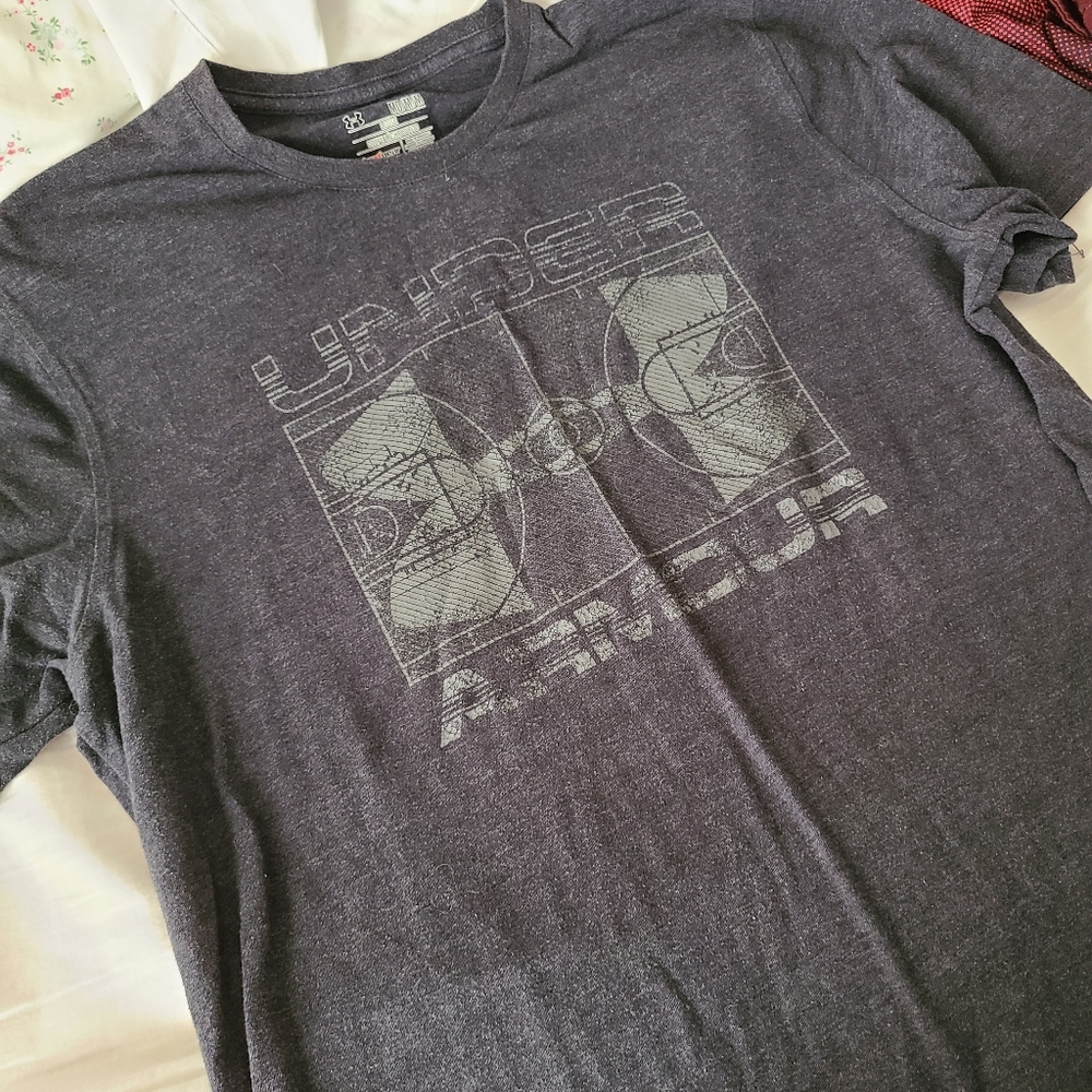 Under armor loose shirt